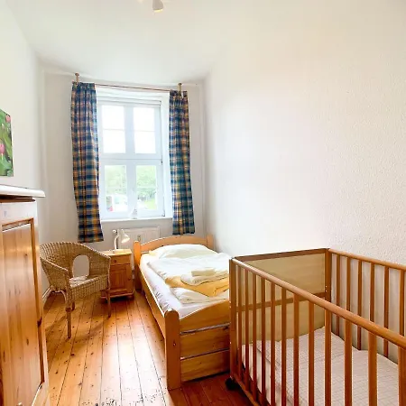 Parkwohnung Διαμέρισμα *